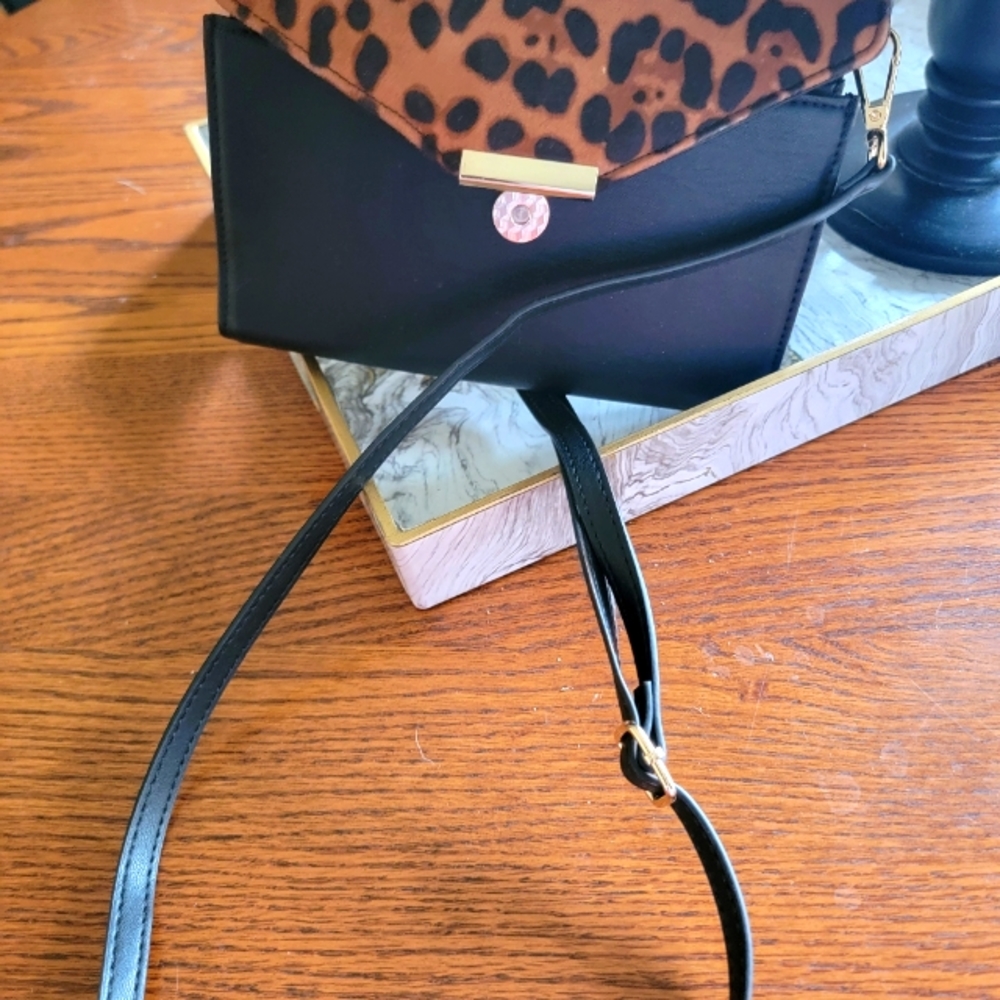 NWOT SAVE THE GIRLS CROSSBODY